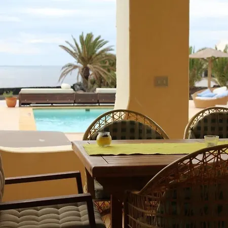 Ferienhaus In Puerto Del Carmen Mit Whirlpool, Garten Und Terrasse Prázdninový dům Puerto del Carmen (Lanzarote)